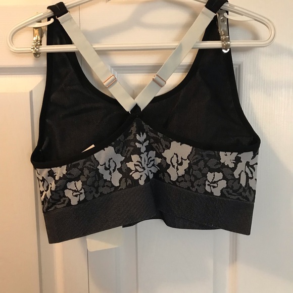 Fabletics bra in a knit fabric - Picture 2 of 3